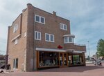 Opvallend aan het Mosplein.
<br/>
Marcel Westhoff, mei 2017